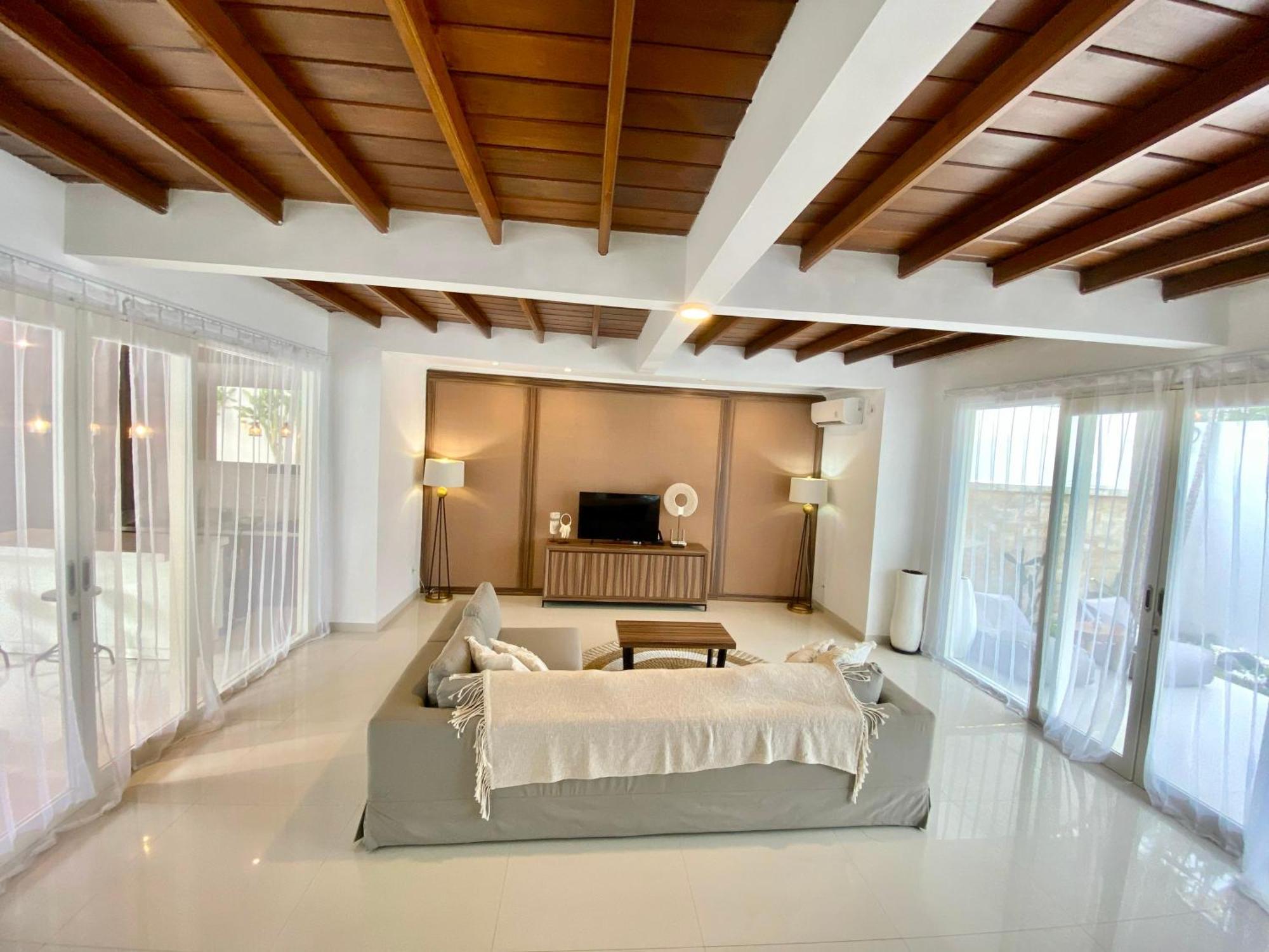 Mila's * Legian (Bali)